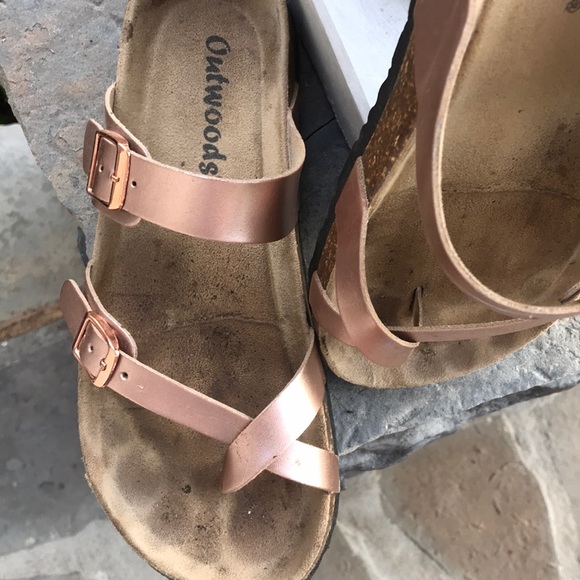 🎉HP🎉Rose Gold Sandals - Picture 2 of 7